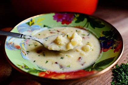 Creamy Cauliflower and Coconut Curry Soup
